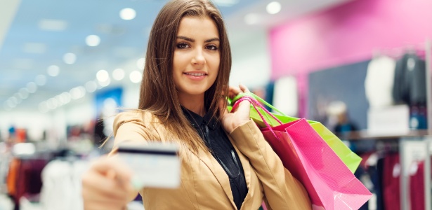 mulher cartao de credito compras consumo shopping